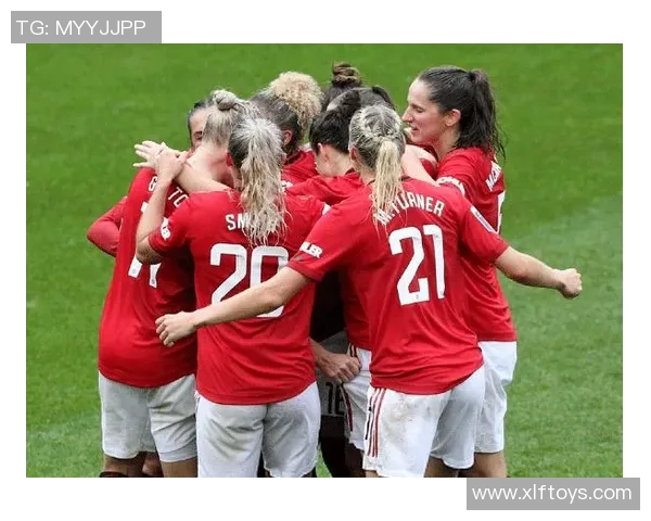 足球明星闪耀登场激情四溢球场瞬间引爆全场观众热情