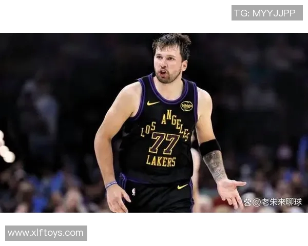 篮球明星背后的秘密与阴影揭示了荣耀与堕落交织的真实故事
